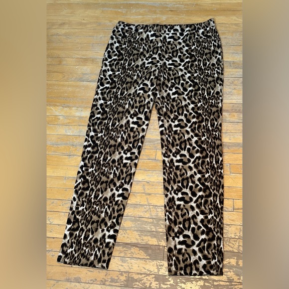 Frank Lyman Leopard Prints pants. - Picture 6 of 11